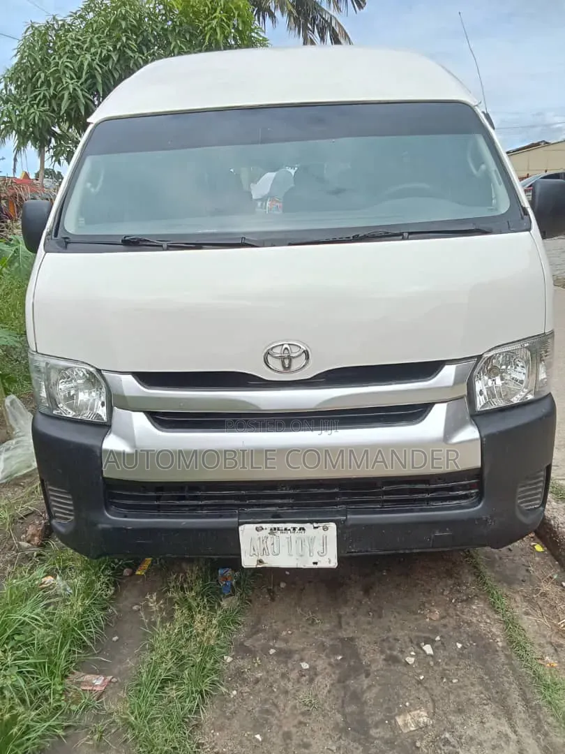 Toyota HiAce 2017 White