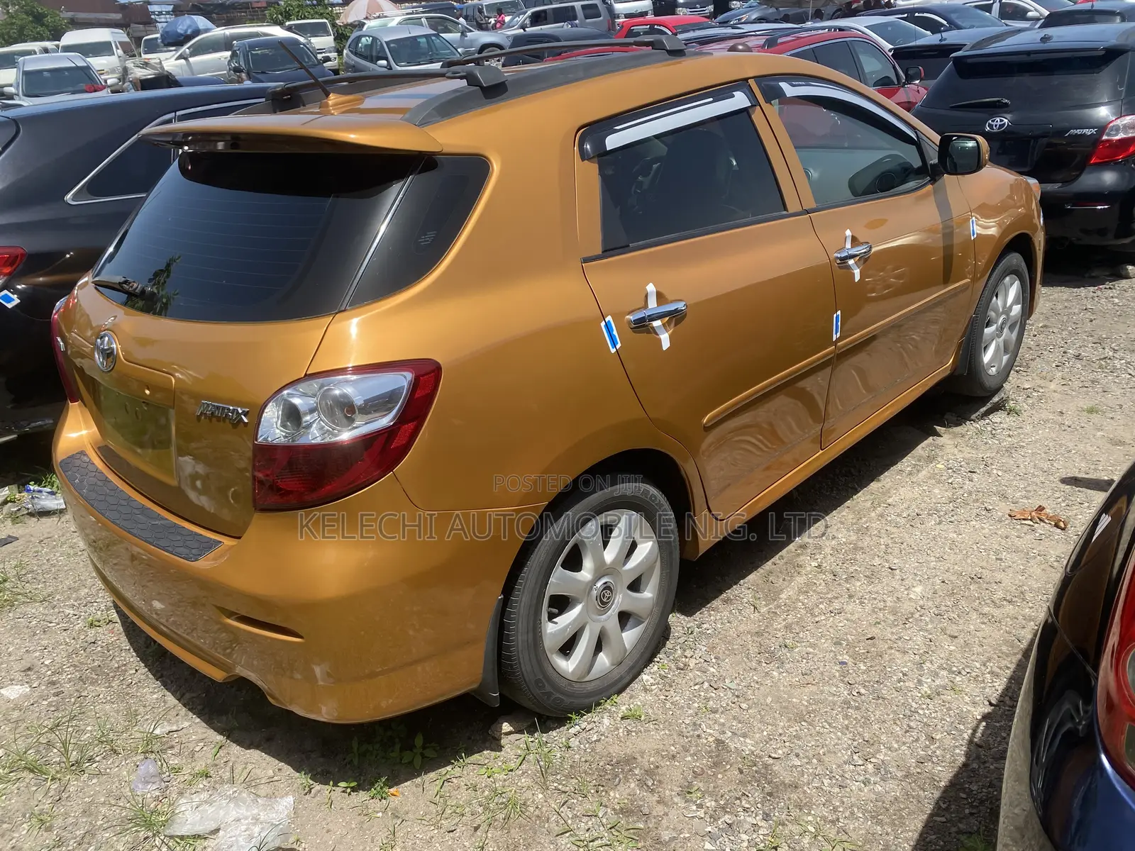 Toyota Matrix XRS Hatchback FWD (2.4L 4cyl 5A) 2010 Gold