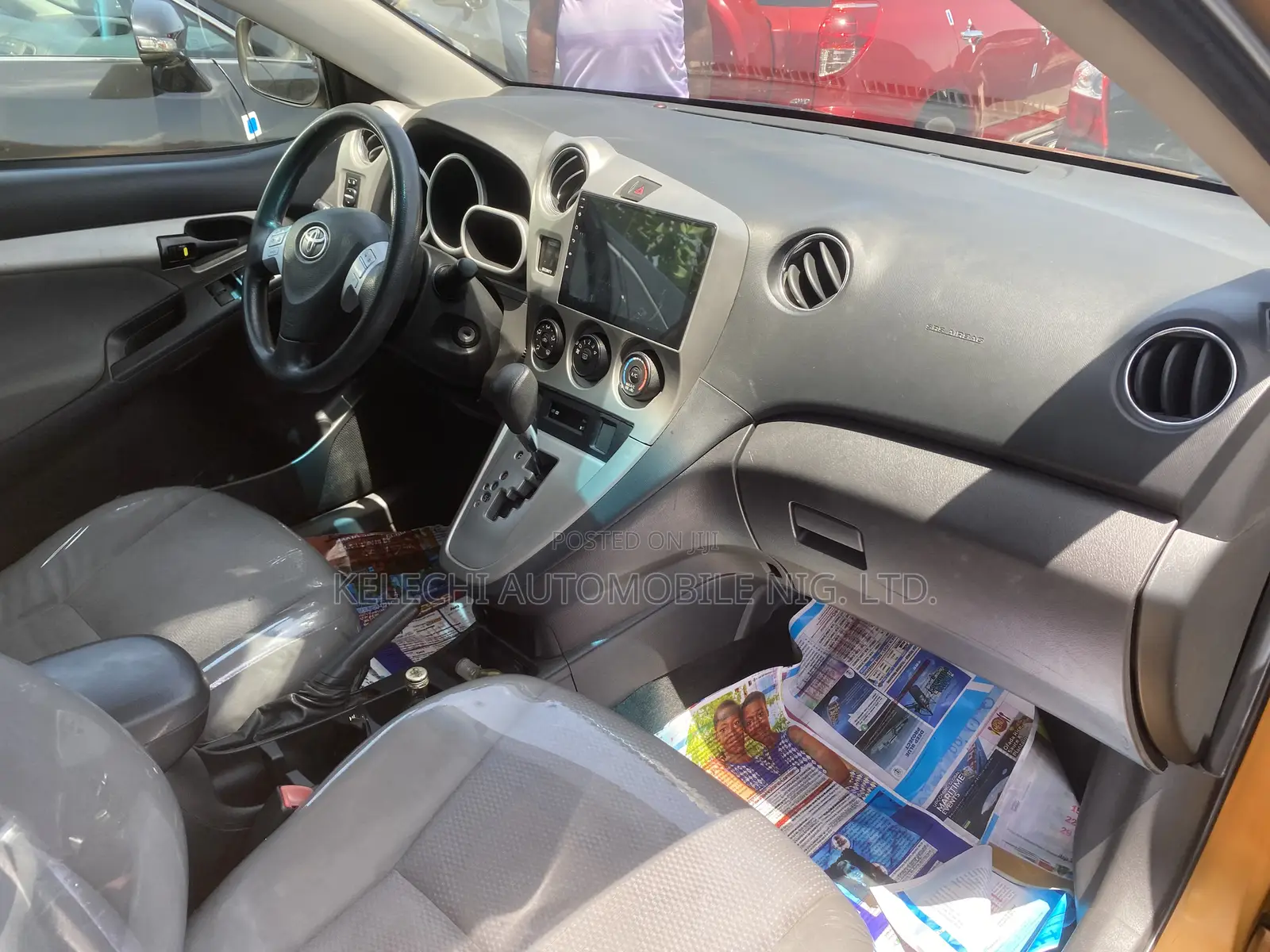 Toyota Matrix XRS Hatchback FWD (2.4L 4cyl 5A) 2010 Gold