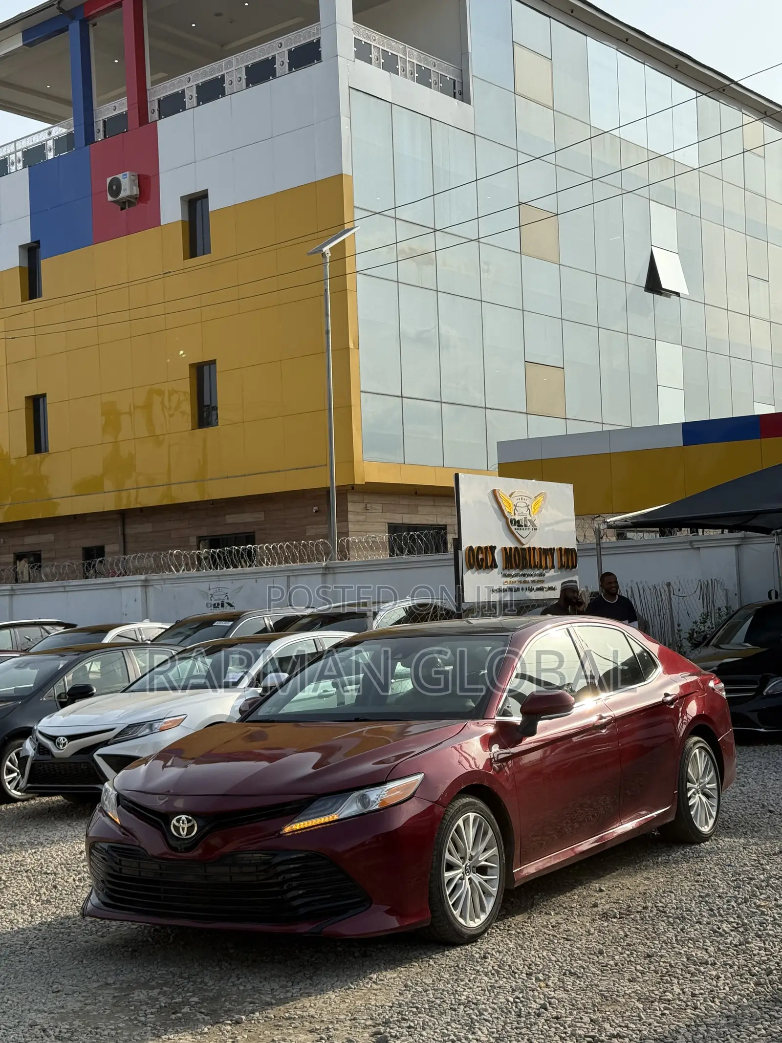 Toyota Camry XLE V6 (3.5L V6 8A) 2019 Red
