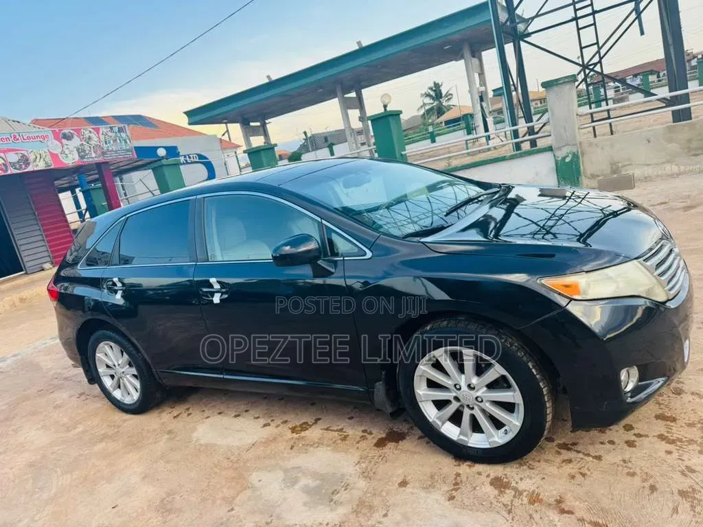 Toyota Venza LE 2010 Black