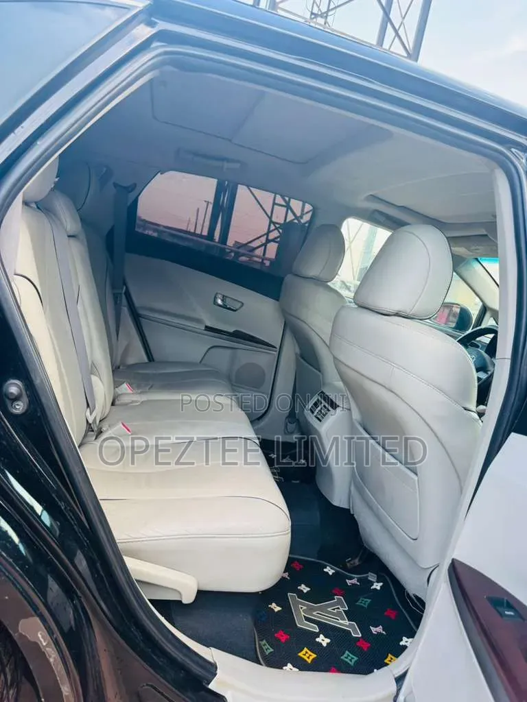 Toyota Venza LE 2010 Black