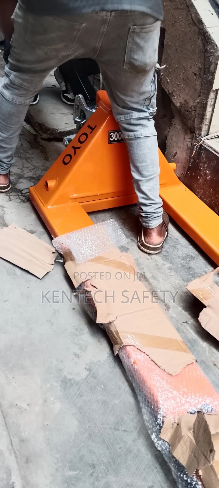 3000kg Pallet Lifting Jack Toyo Japan Tiny Leg