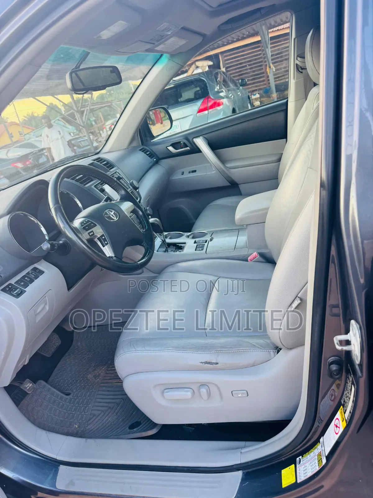 Toyota Highlander 3.5L 4WD 2013 Gray