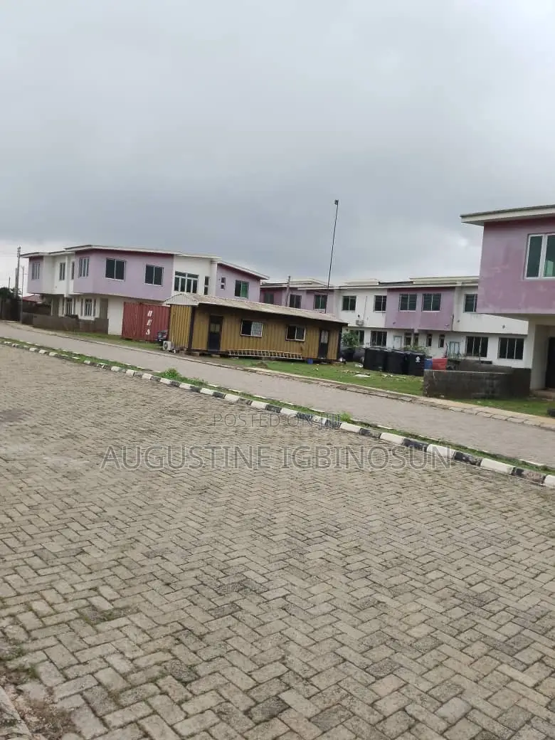 3bdrm Duplex in Sagamu for sale
