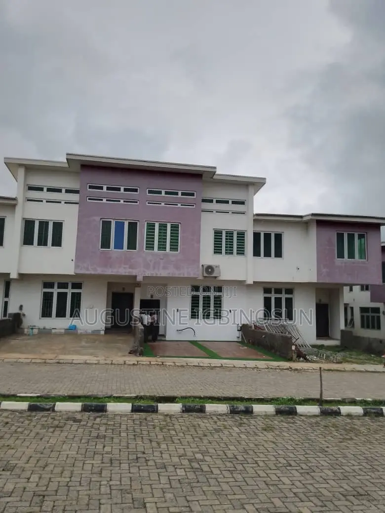3bdrm Duplex in Sagamu for sale