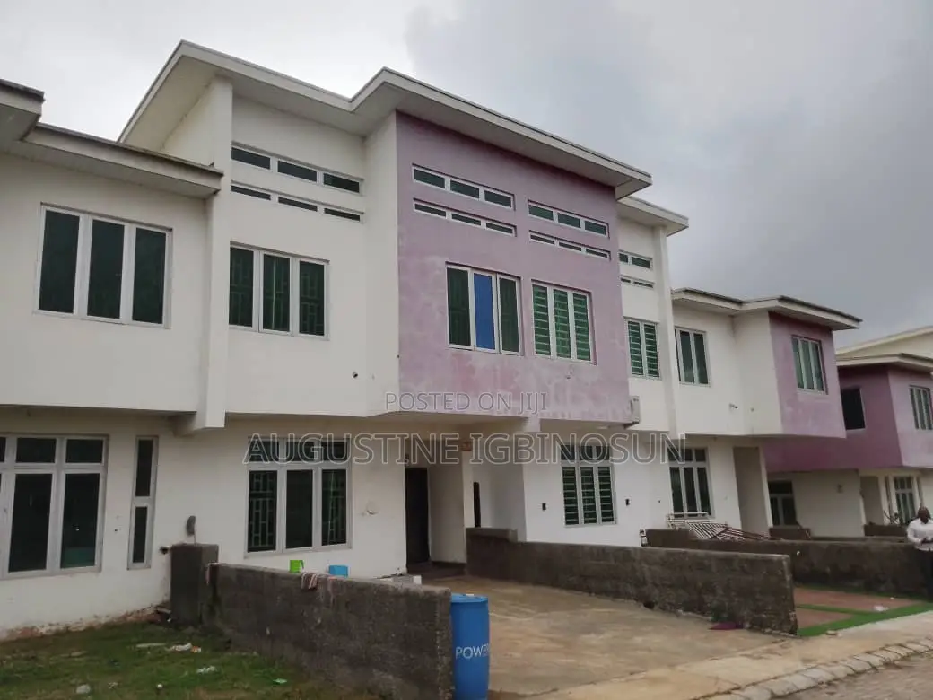 3bdrm Duplex in Sagamu for sale