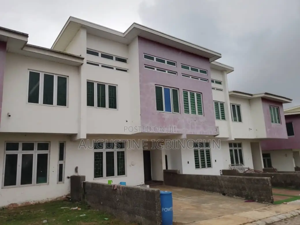 3bdrm Duplex in Sagamu for sale