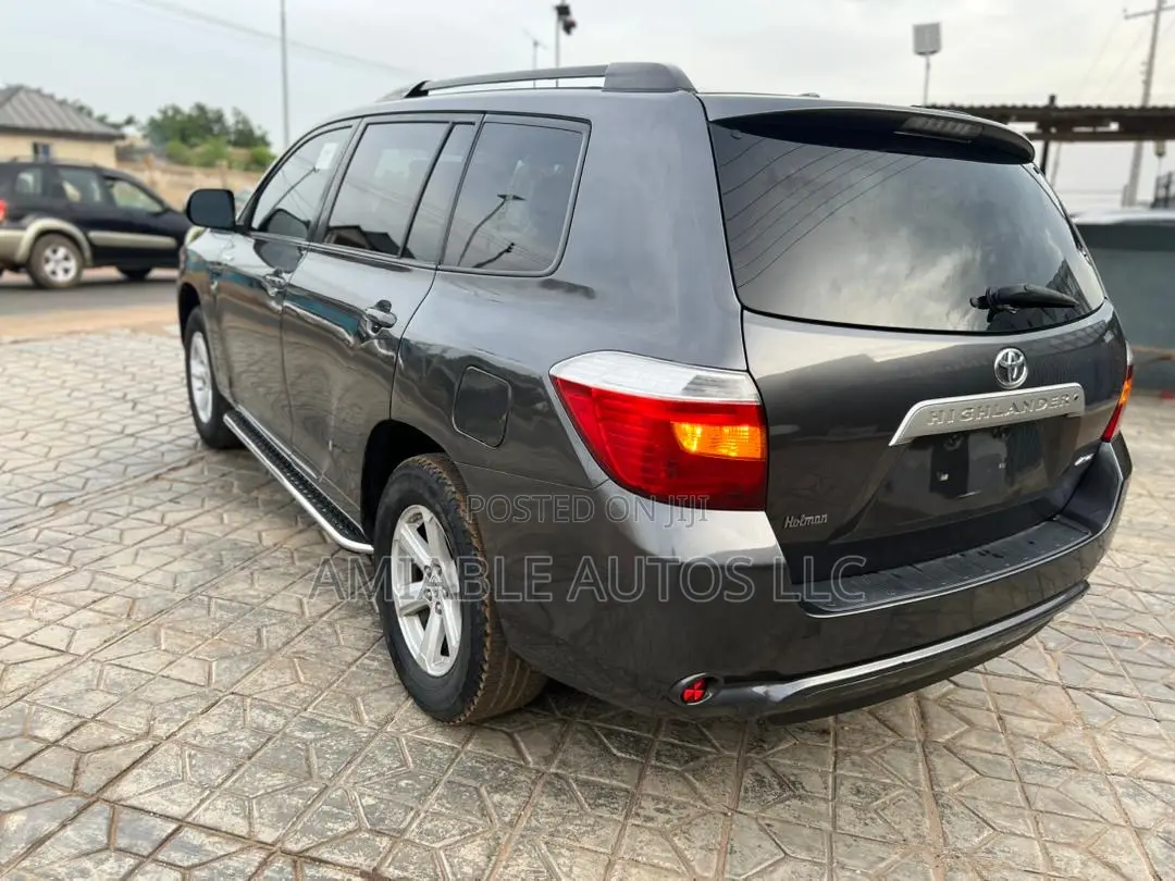 Toyota Highlander SE 2011 Gray