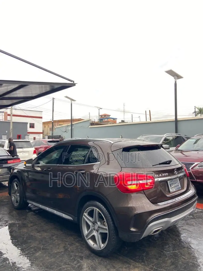 Mercedes-Benz GLA 250 2015 Brown