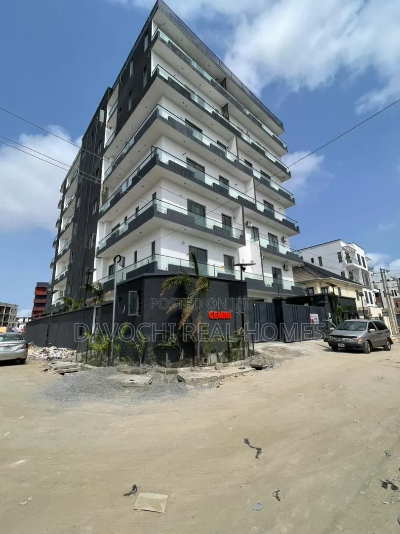 3bdrm Apartment in Lekki Phase 1 for sale