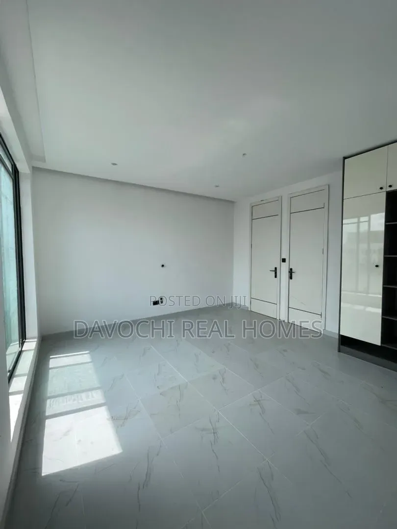 3bdrm Apartment in Lekki Phase 1 for sale