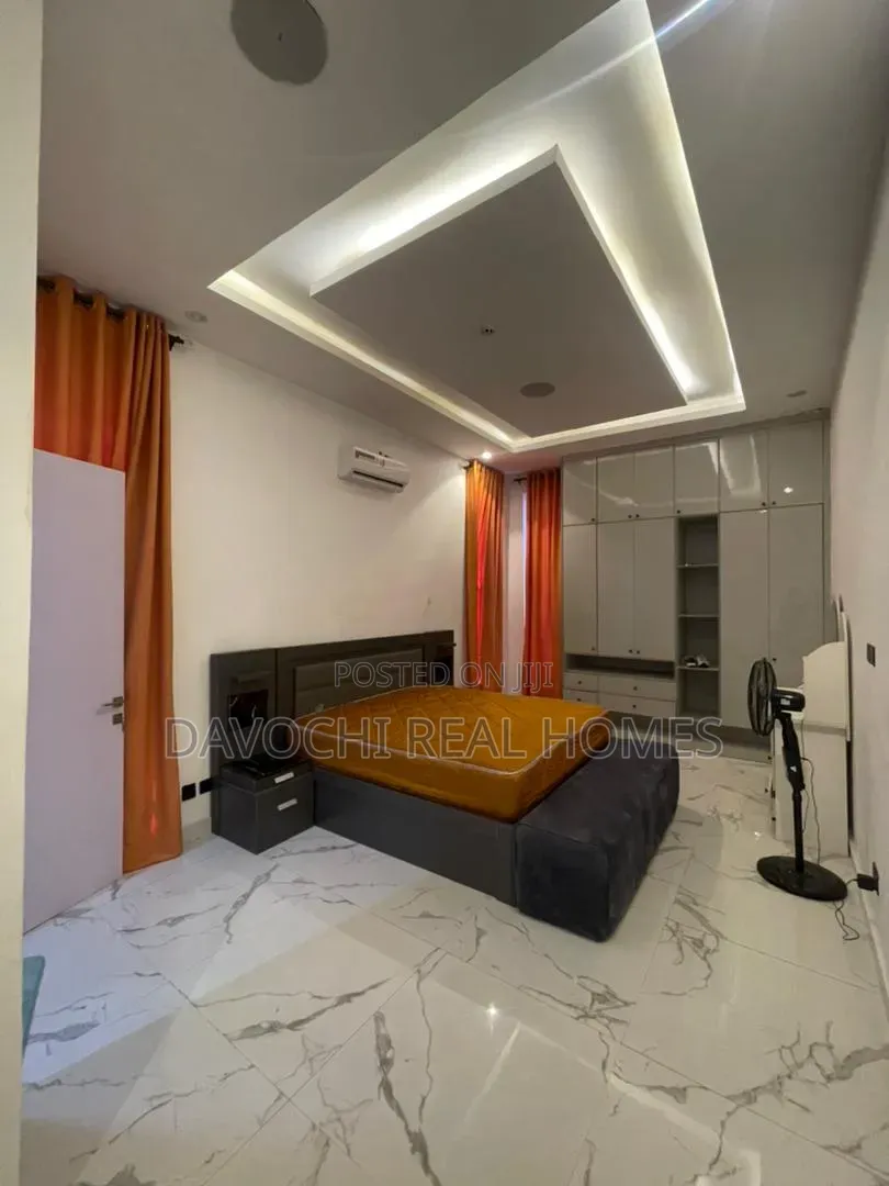 5bdrm Duplex in Osapa london for sale