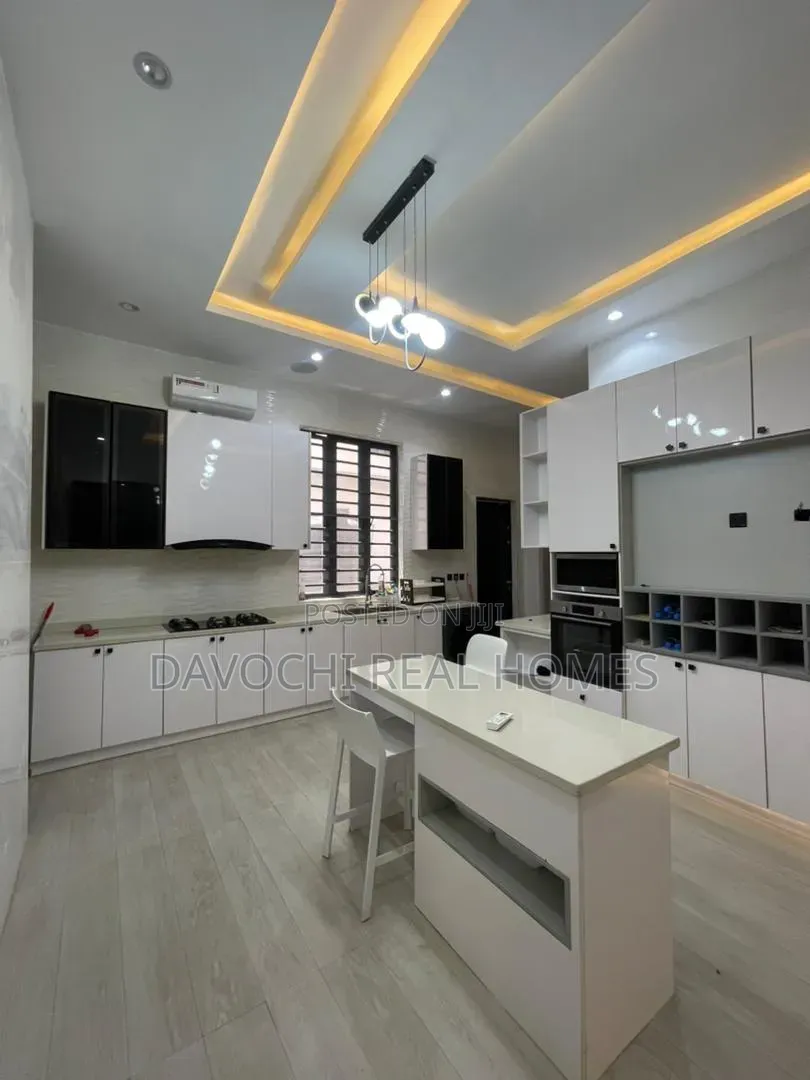 5bdrm Duplex in Osapa london for sale