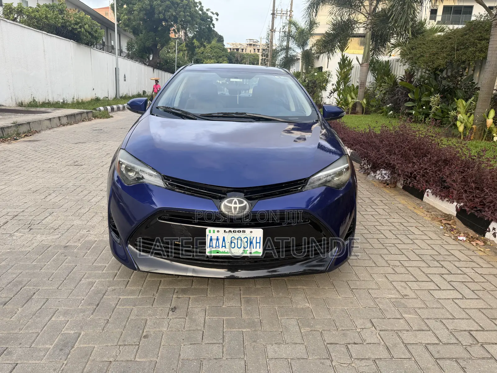 Toyota Corolla SE (1.8L 4cyl 6M) 2018 Blue