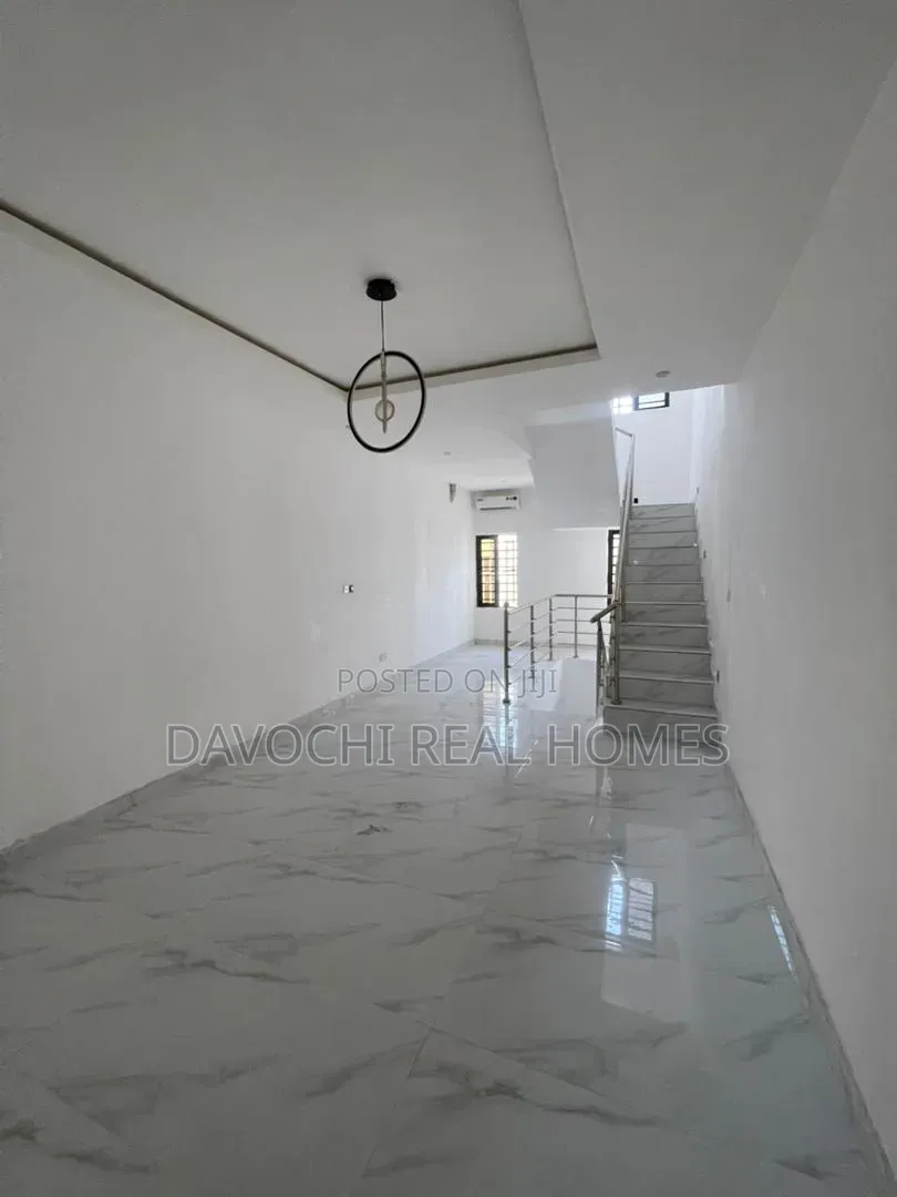 5bdrm Duplex in Lekki Phase 1 for sale