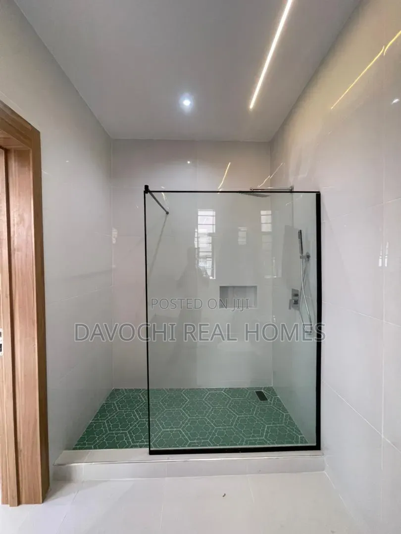 4bdrm Duplex in Ikota for sale