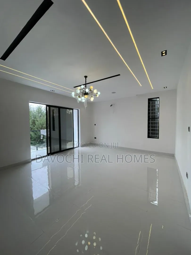 4bdrm Duplex in Ikota for sale