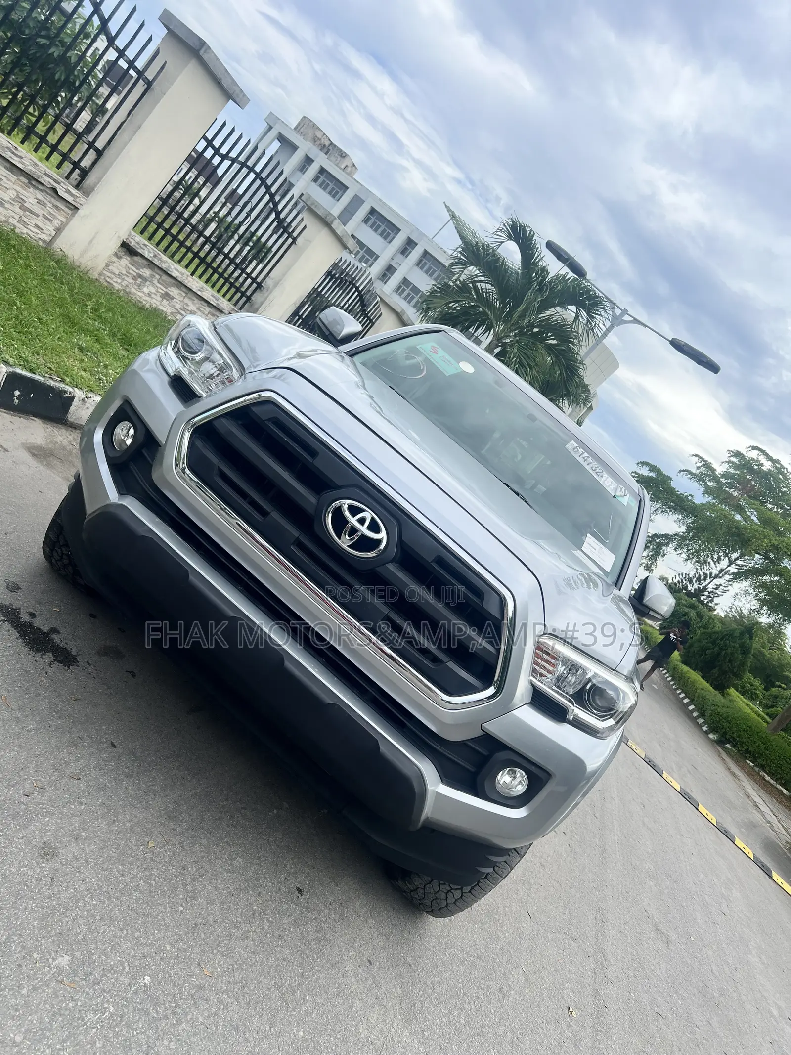 Toyota Tacoma SR5 2017 Silver