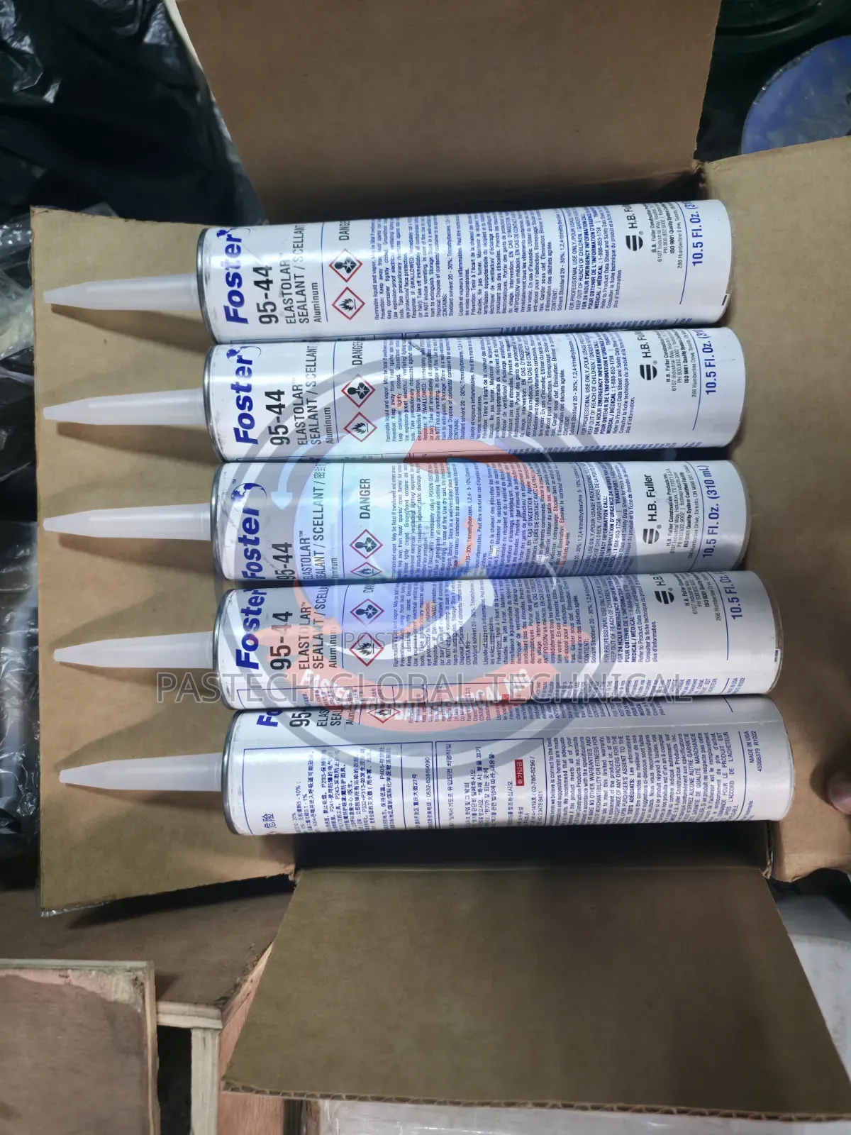 Foster 95-44 Elastolar Sealant//Aluminum-Colored)