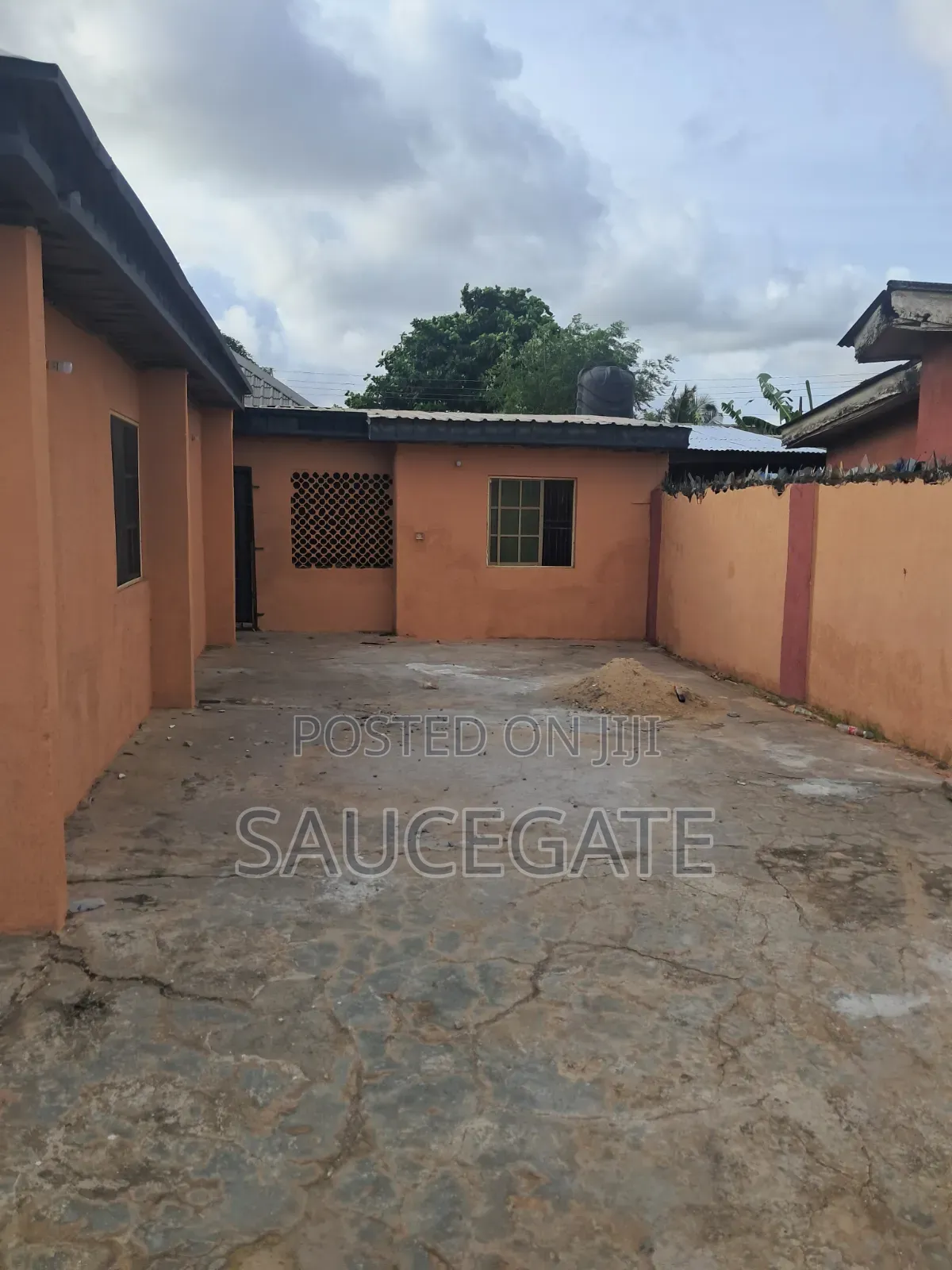 3bdrm Bungalow in Prototype Estate, Satellite Town for rent