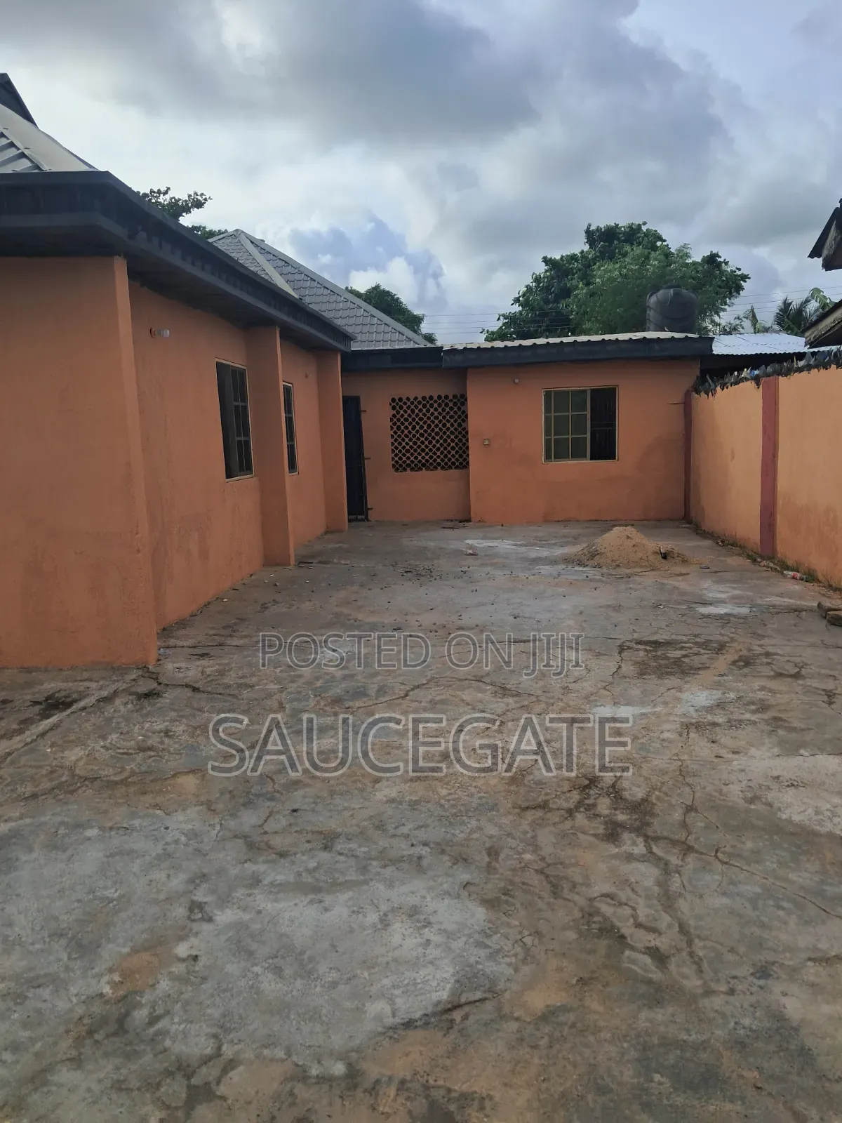 3bdrm Bungalow in Prototype Estate, Satellite Town for rent