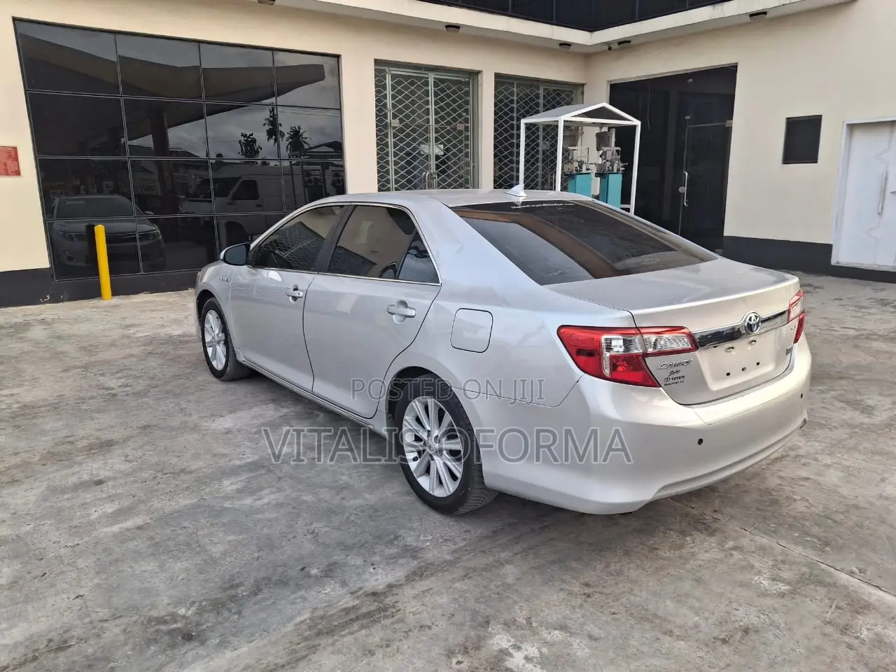 Toyota Camry Hybrid XLE 2012 Silver