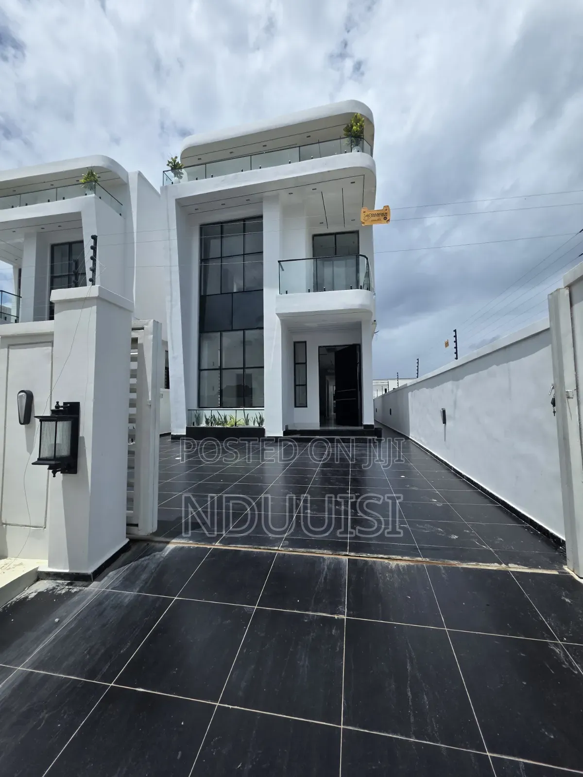 5bdrm Duplex in Royal Pine Estate, Chevron for sale