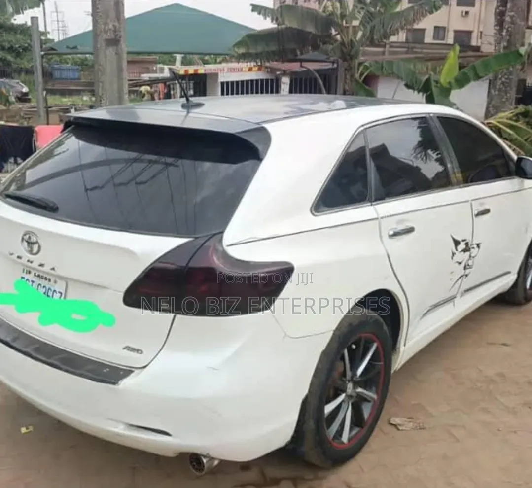 Toyota Venza V6 AWD 2010 White