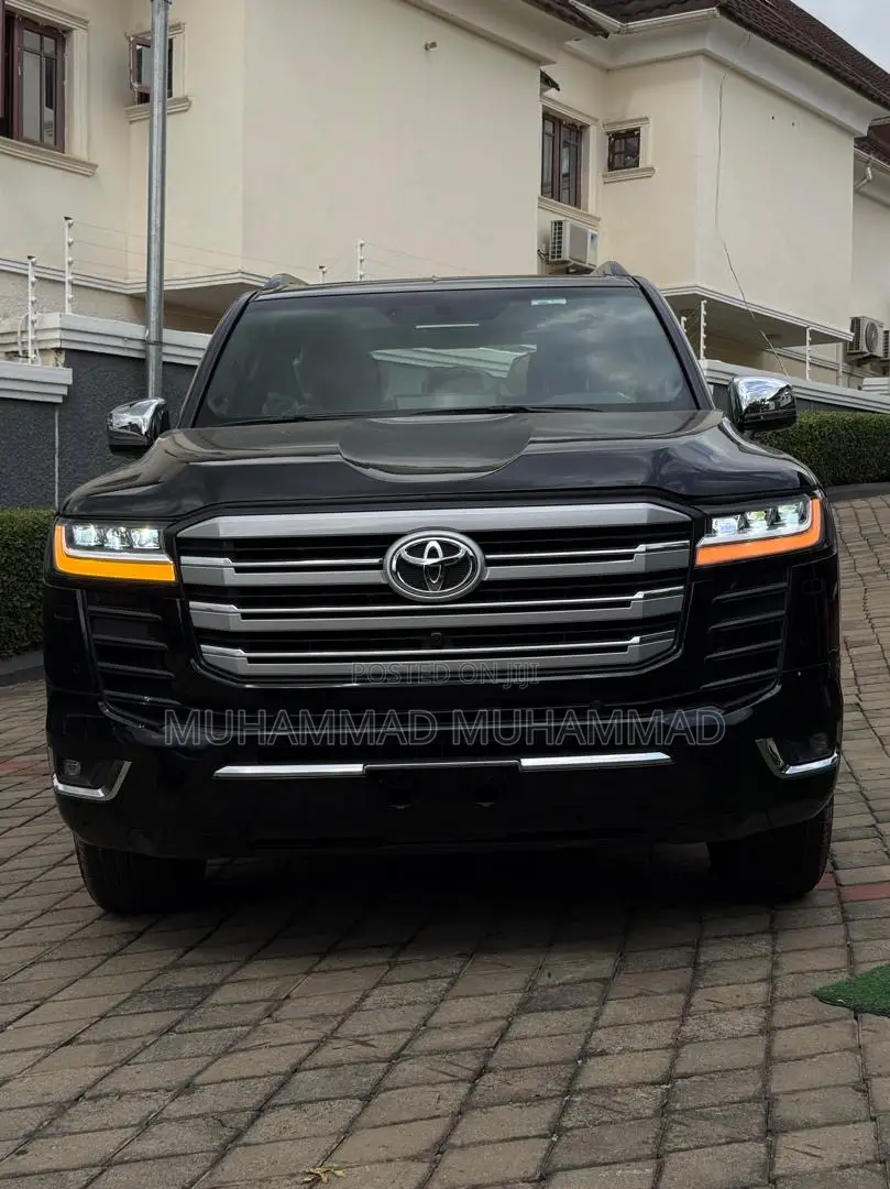 New Toyota Land Cruiser LC300 2025 Black