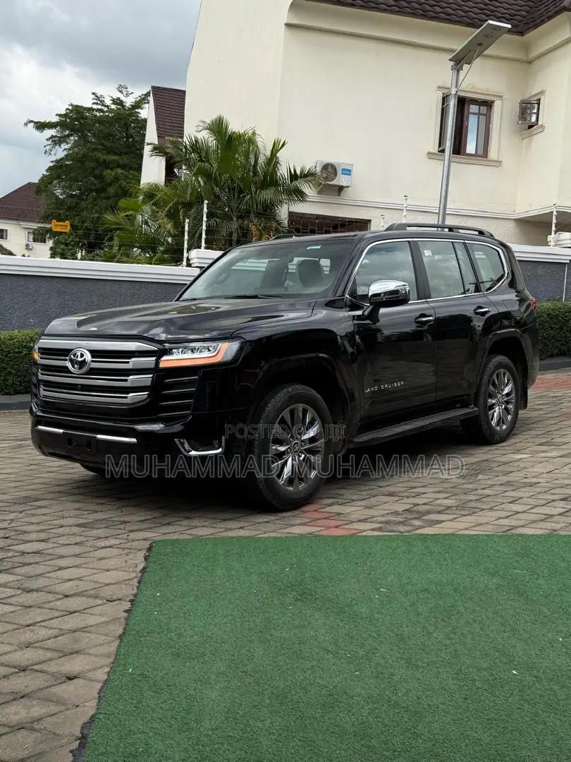 New Toyota Land Cruiser LC300 2025 Black