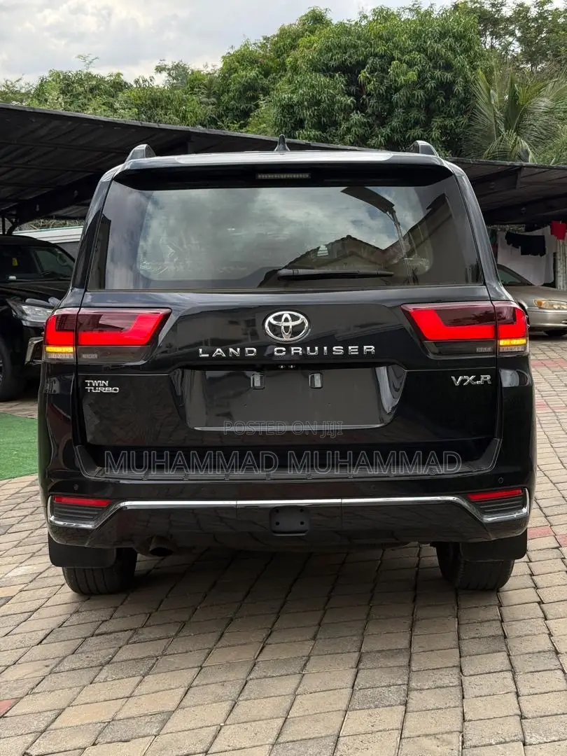New Toyota Land Cruiser LC300 2025 Black