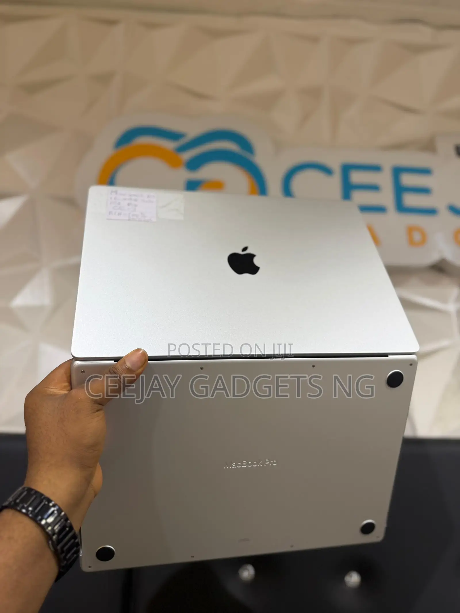 Apple MacBook Pro 2024 M4 Pro 14-inch 24GB Apple M4 Pro SSD 512GB