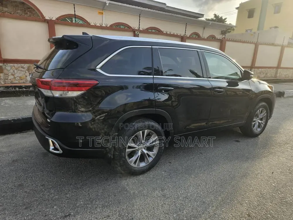 Toyota Highlander XLE 4dr SUV AWD (3.5L 6cyl 6A) 2015 Black