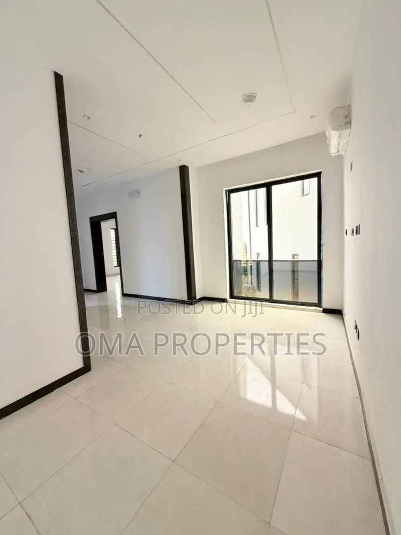 5bdrm House in Magodo for sale