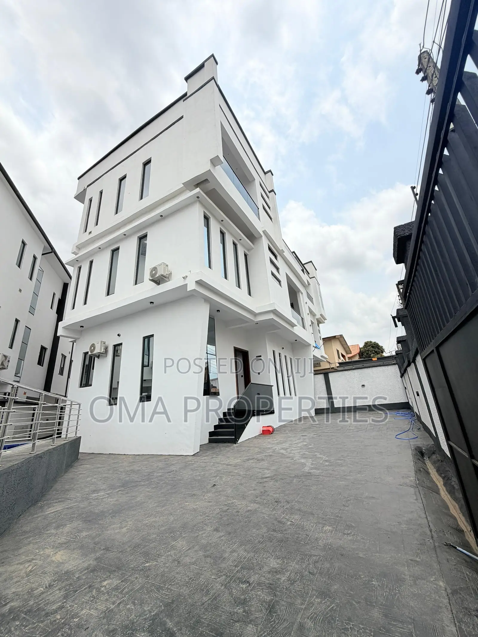 5bdrm House in Magodo for sale