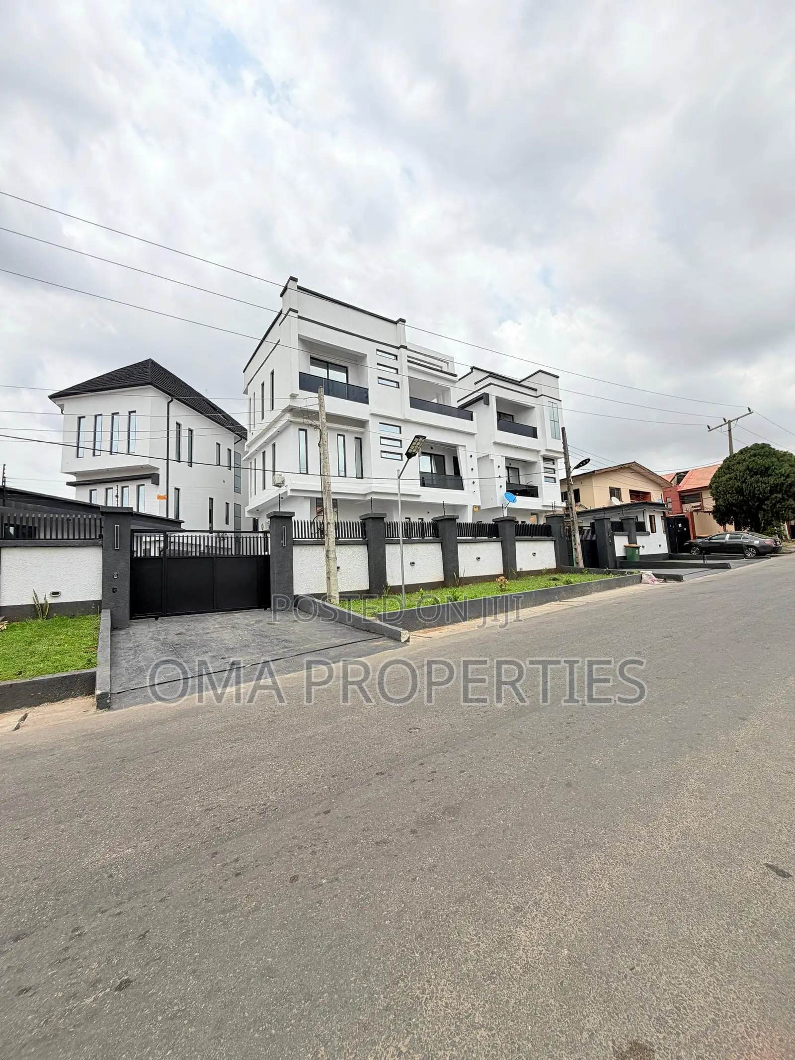 5bdrm House in Magodo for sale