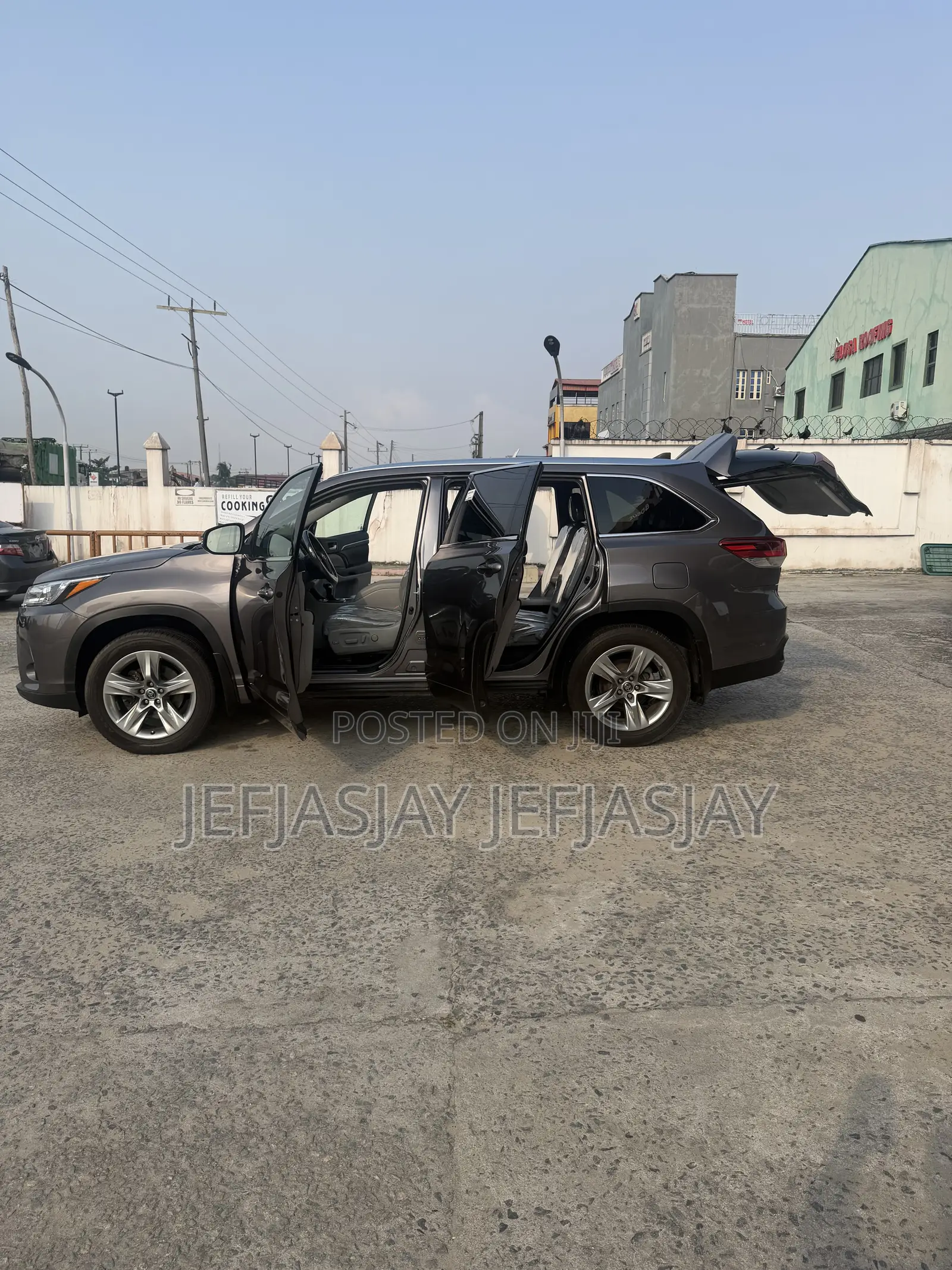 Toyota Highlander Limited Platinum 4dr SUV AWD (3.5L 6cyl 6A) 2014 Gray