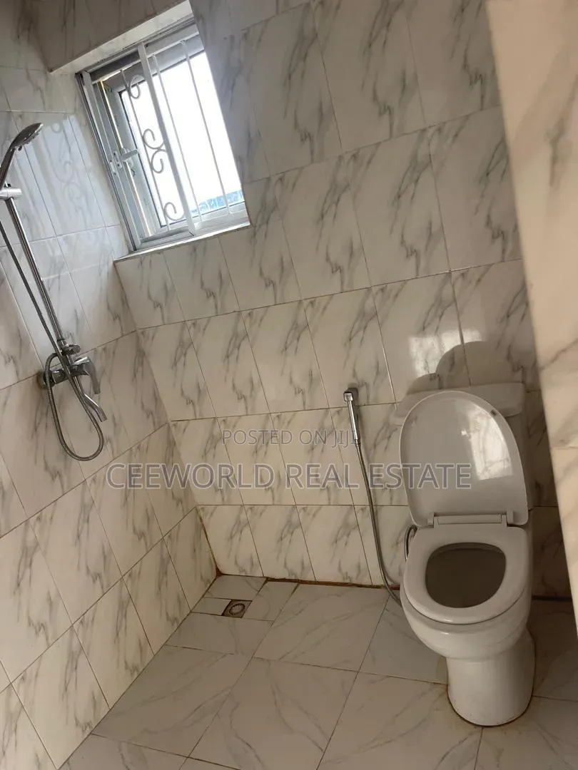 2bdrm Apartment in Asaaju Estate Ojurin for rent