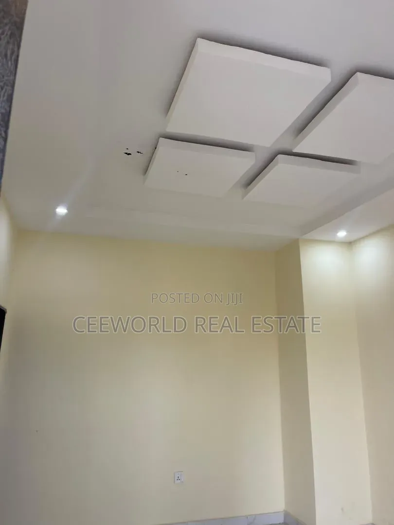 2bdrm Apartment in Asaaju Estate Ojurin for rent