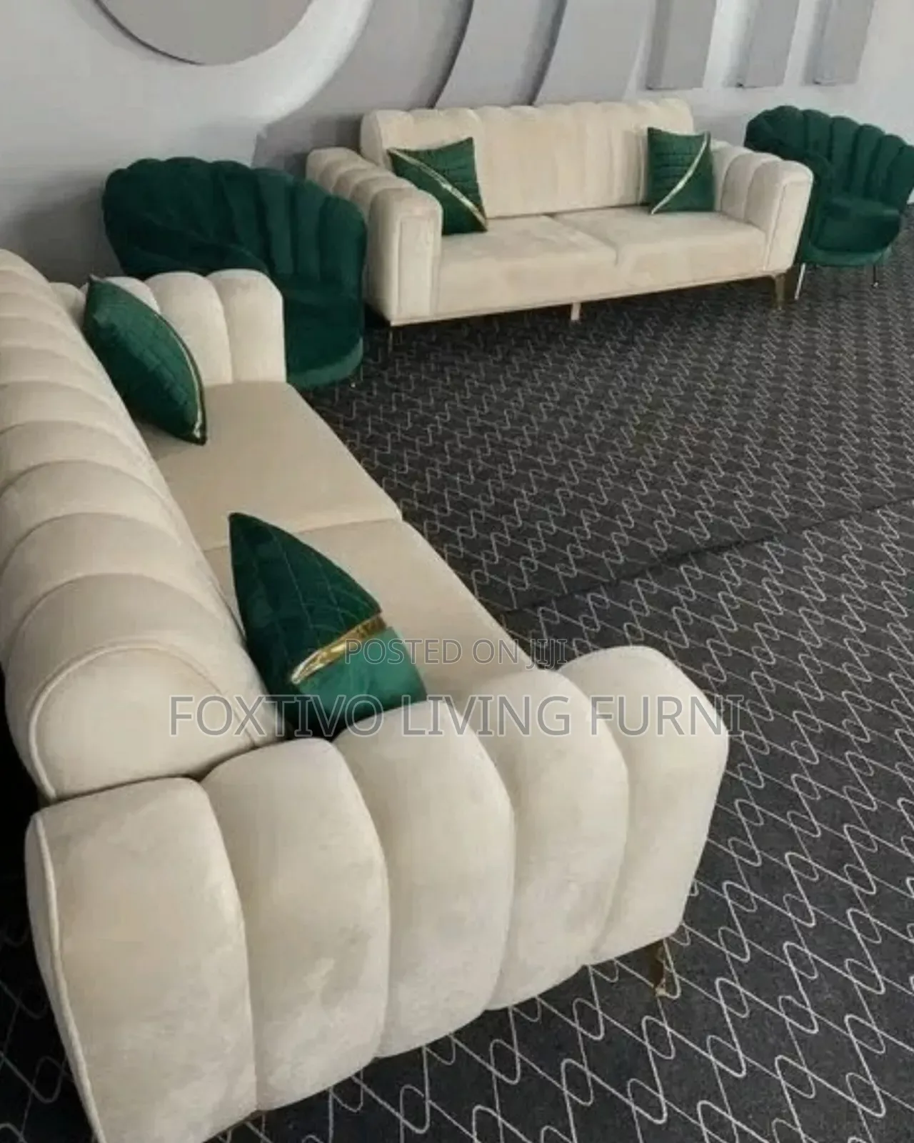 7 Seater Quality Sofas Plus Free Throw Pillios