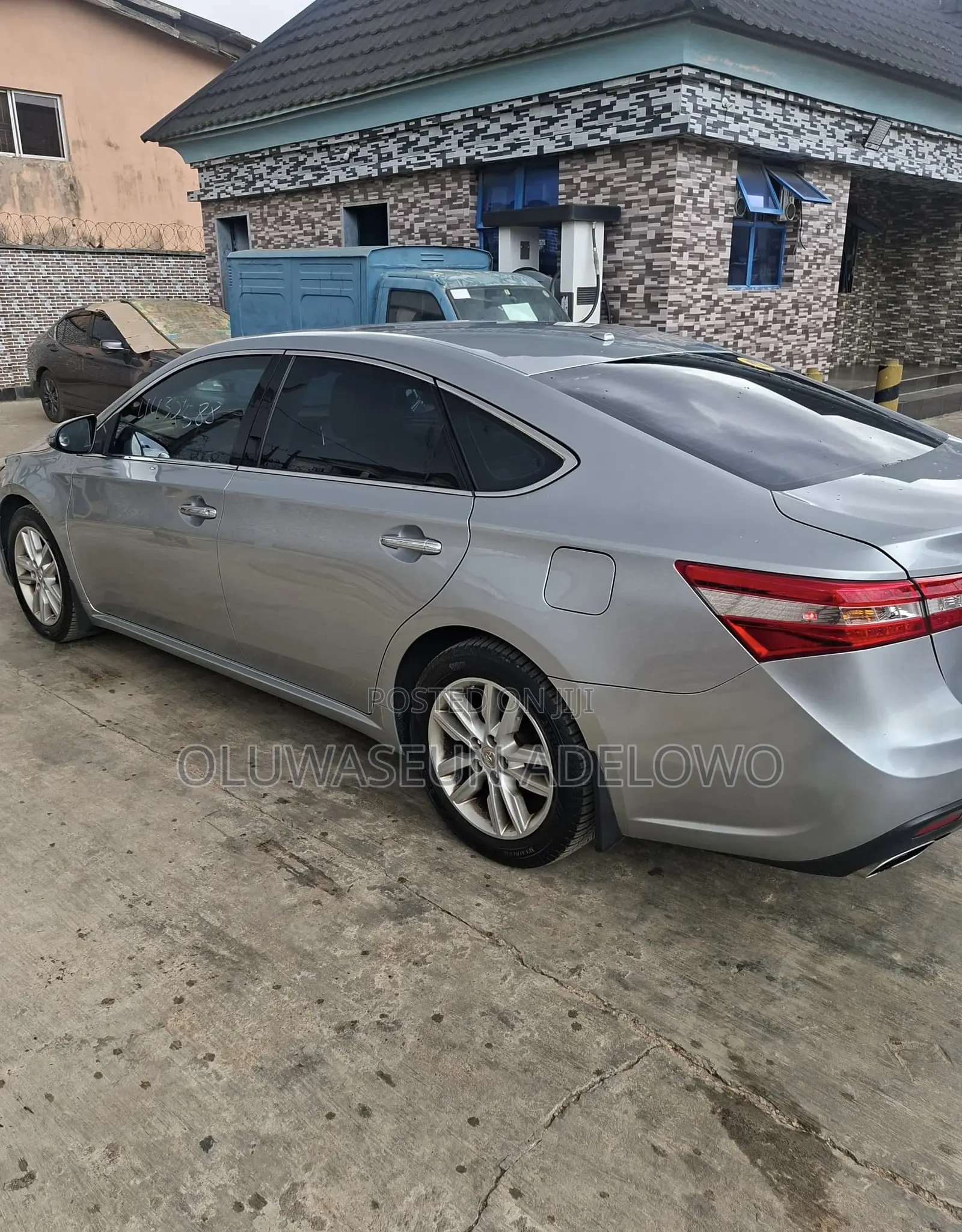 Toyota Avalon Limited 4dr Sedan (3.5L 6cyl 6A) 2015 Silver