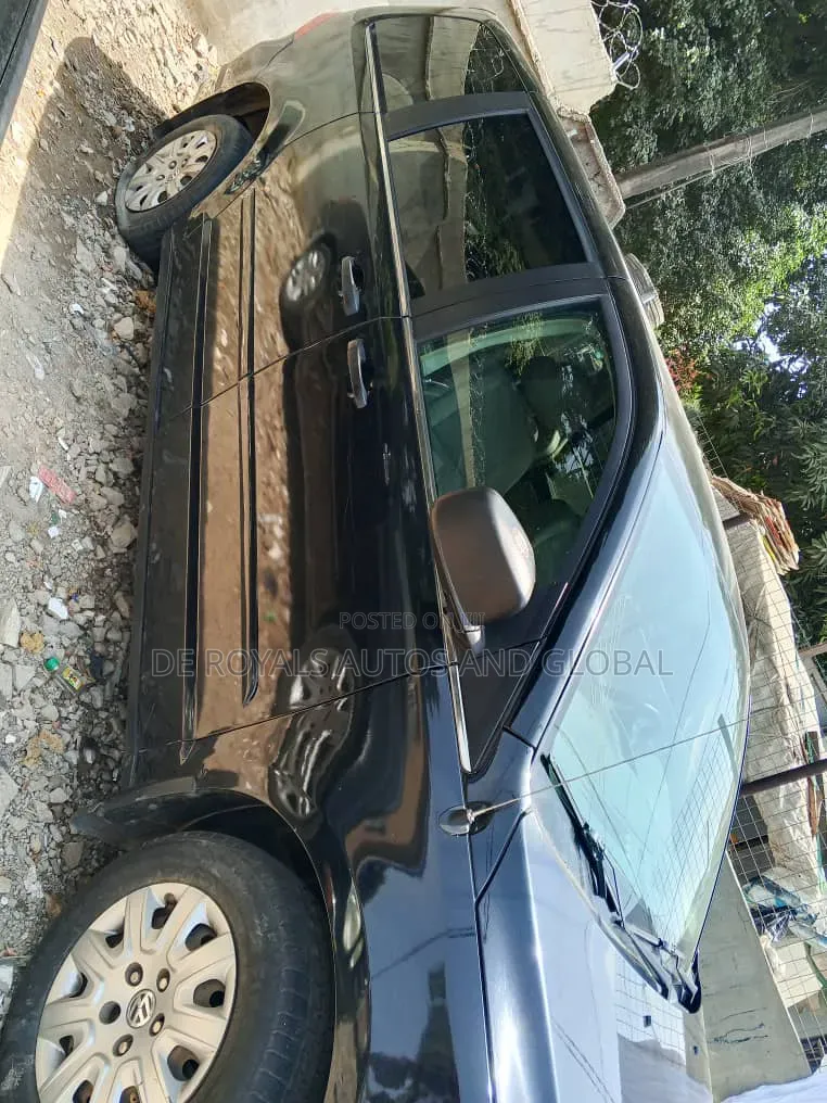Volkswagen Routan SE 2012 Black