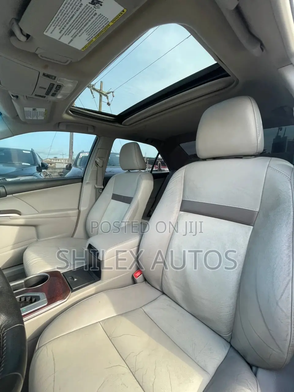 Toyota Camry XLE V6 4dr Sedan (3.5L 6cyl 6A) 2012 Gray