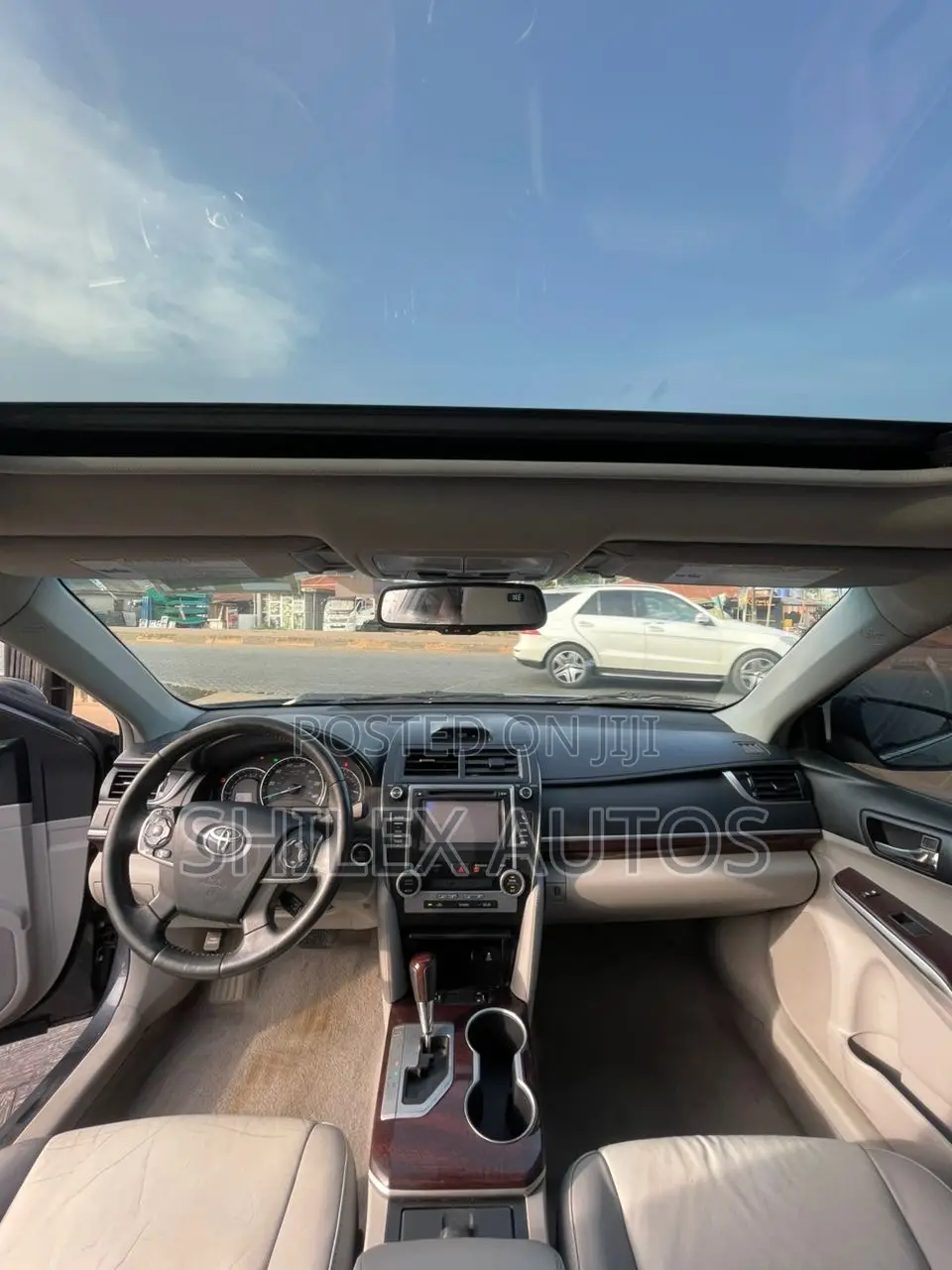 Toyota Camry XLE V6 4dr Sedan (3.5L 6cyl 6A) 2012 Gray