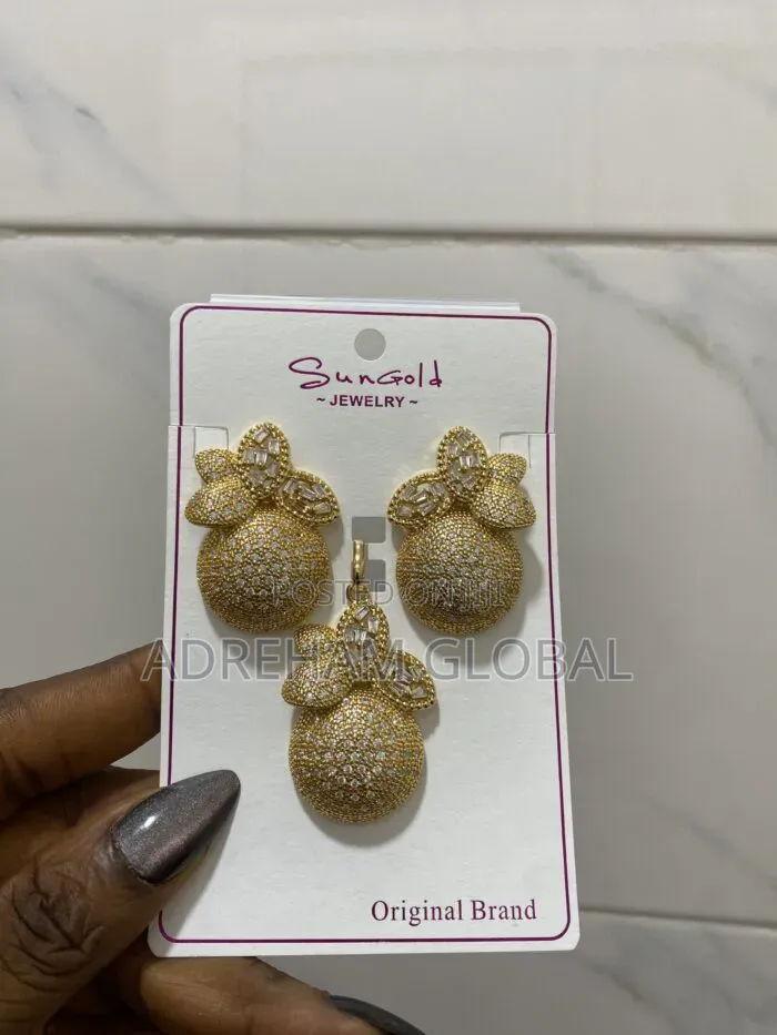 Quality Non Tarnish Luxury Sungold Fashion Earring and Pendant Set