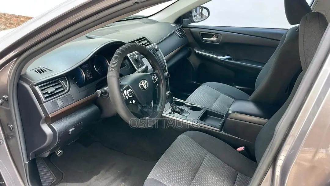 Toyota Camry LE 4dr Sedan (2.5L 4cyl 6A) 2017 Gray