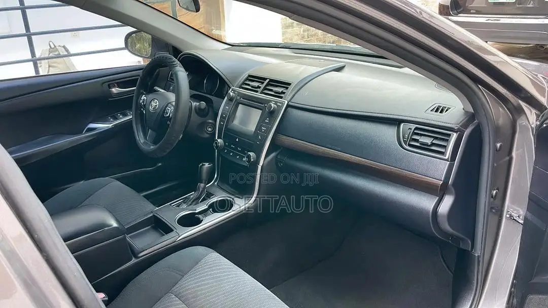 Toyota Camry LE 4dr Sedan (2.5L 4cyl 6A) 2017 Gray