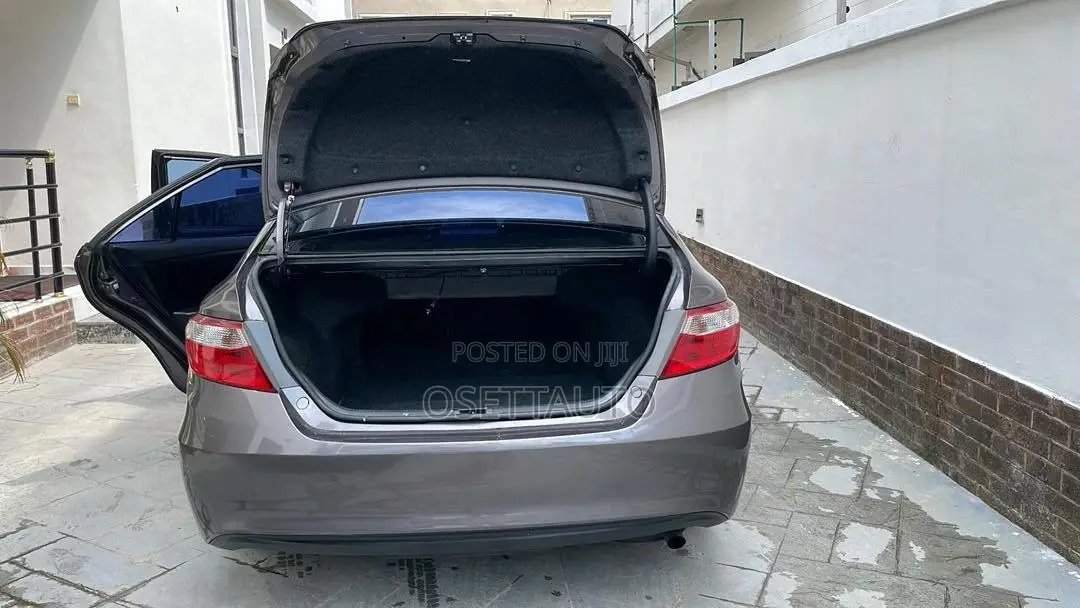 Toyota Camry LE 4dr Sedan (2.5L 4cyl 6A) 2017 Gray