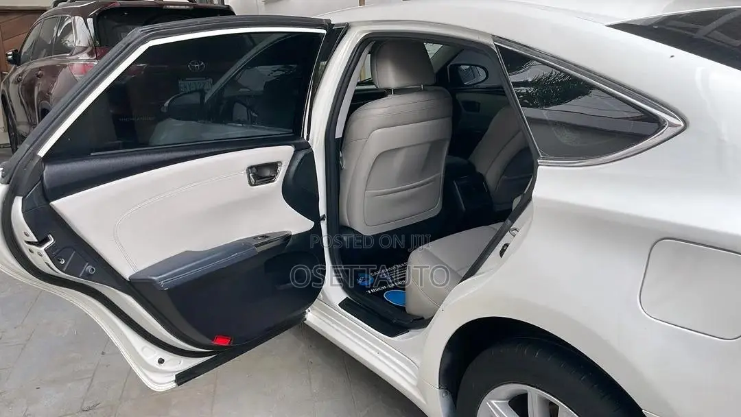Toyota Avalon 2014 White